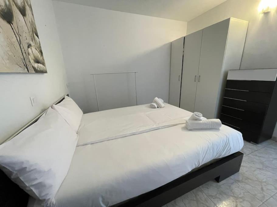 Pool View Apartment Primavera 아로나 외부 사진