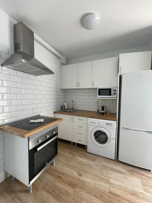 Pool View Apartment Primavera 아로나 외부 사진
