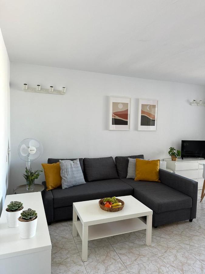 Pool View Apartment Primavera 아로나 외부 사진
