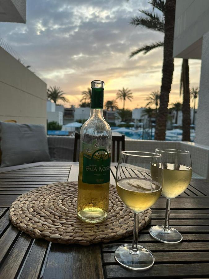 Pool View Apartment Primavera 아로나 외부 사진