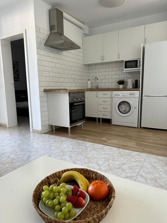 Pool View Apartment Primavera 아로나 외부 사진