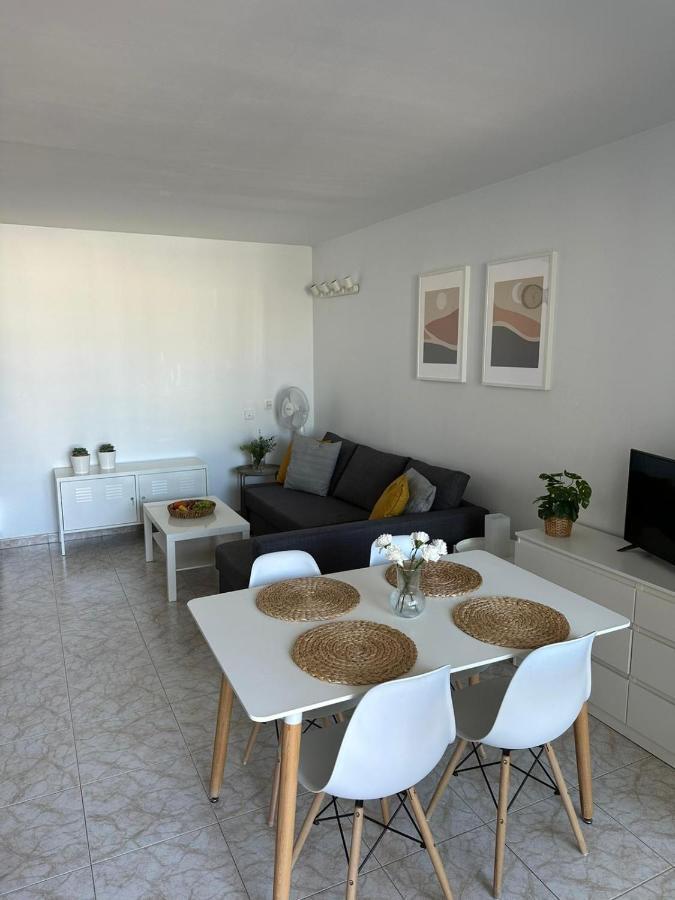 Pool View Apartment Primavera 아로나 외부 사진