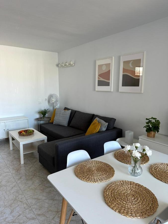 Pool View Apartment Primavera 아로나 외부 사진