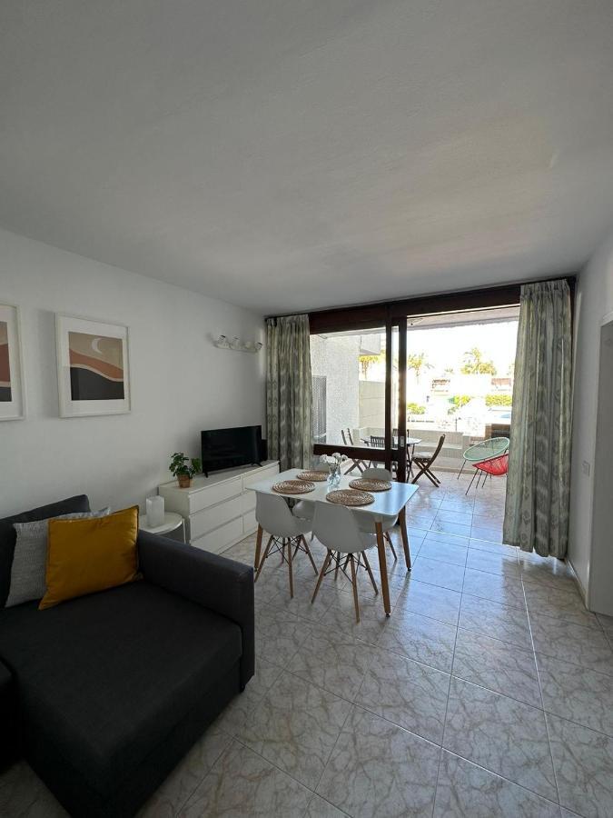 Pool View Apartment Primavera 아로나 외부 사진