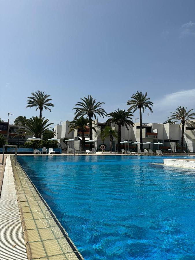 Pool View Apartment Primavera 아로나 외부 사진